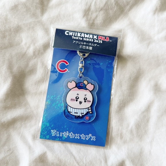 Chiikawa x MLB Tokyo Cubs Keychain - Picture 1 of 3